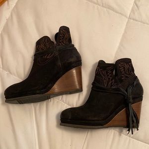 ARIAT Wedge Booties - Black w/ Stitching